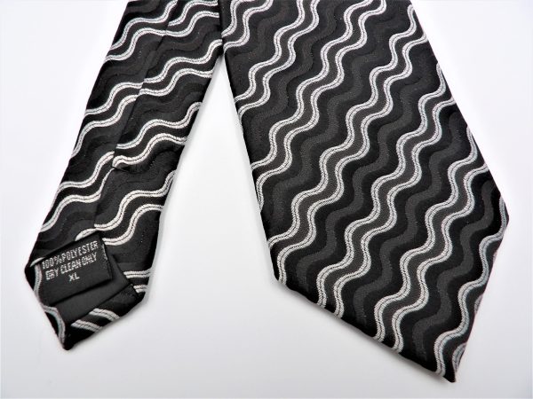 SILVER AND BLACK WAVES DESIGN XL POLY TIE